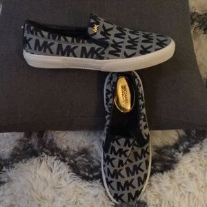 Michael Kors Shoes - Michale kors signature shoe Michael Kors Shoes - Michale kors signature shoe